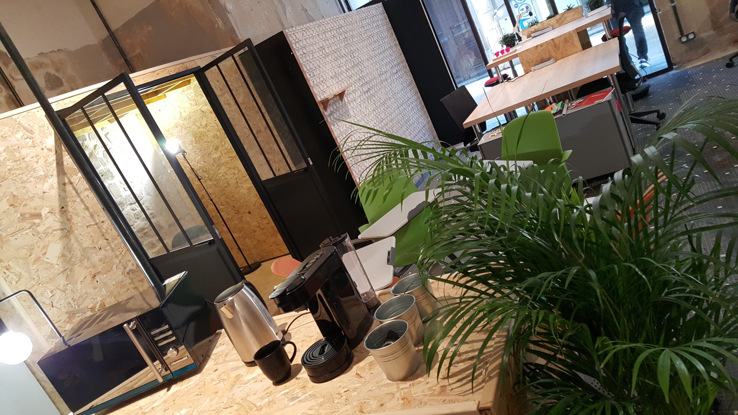 20190930_184721-scaled bureau location Apt