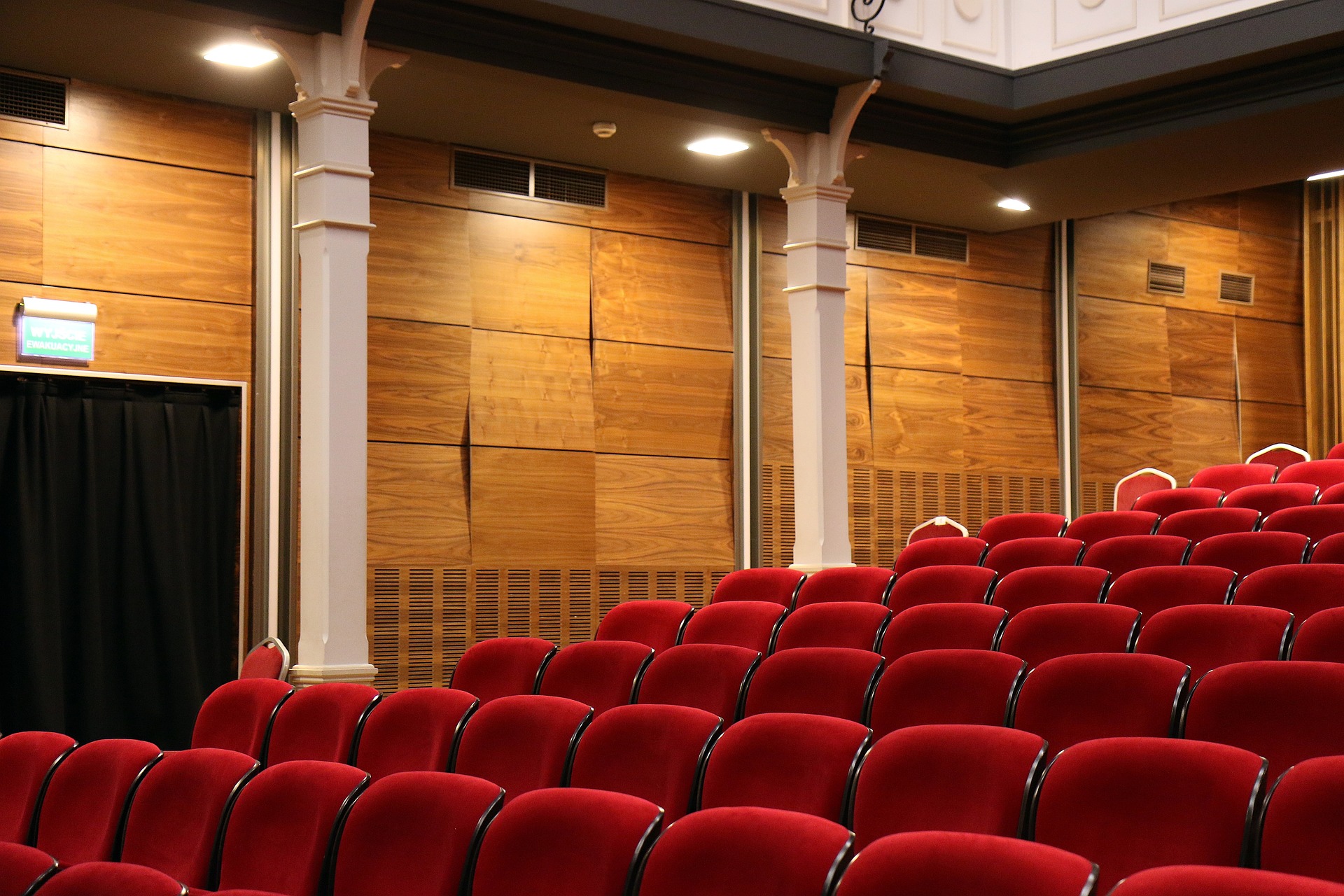 performance-hall-g56f8c61d4_1920